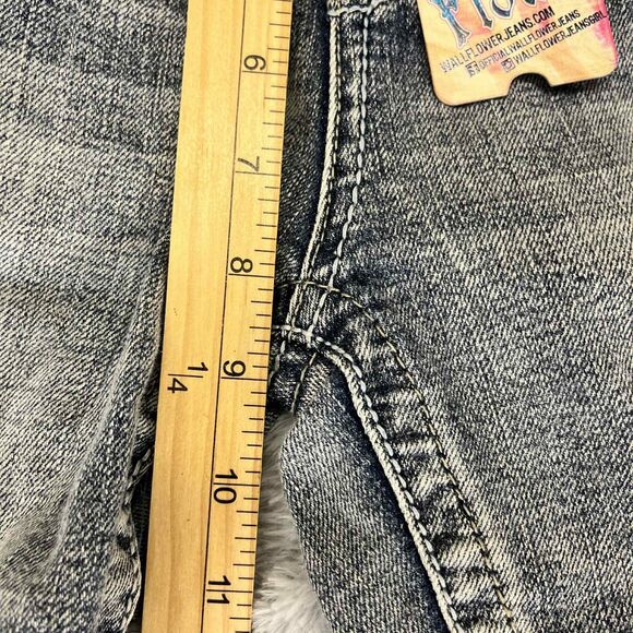 Wallflower Womens 9 Distressed Capri Jeans Lace Belt Stretch NWT Streetwear Boho - Picture 9 of 9